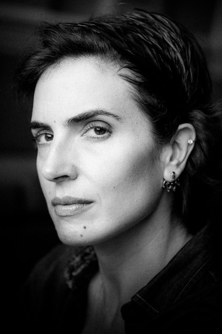 Anabela Mota Ribeiro portrait image