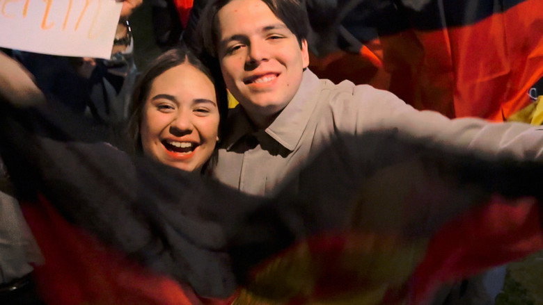 LEBEN IN KRIEGSZEITEN : KAPITEL II — scene 1