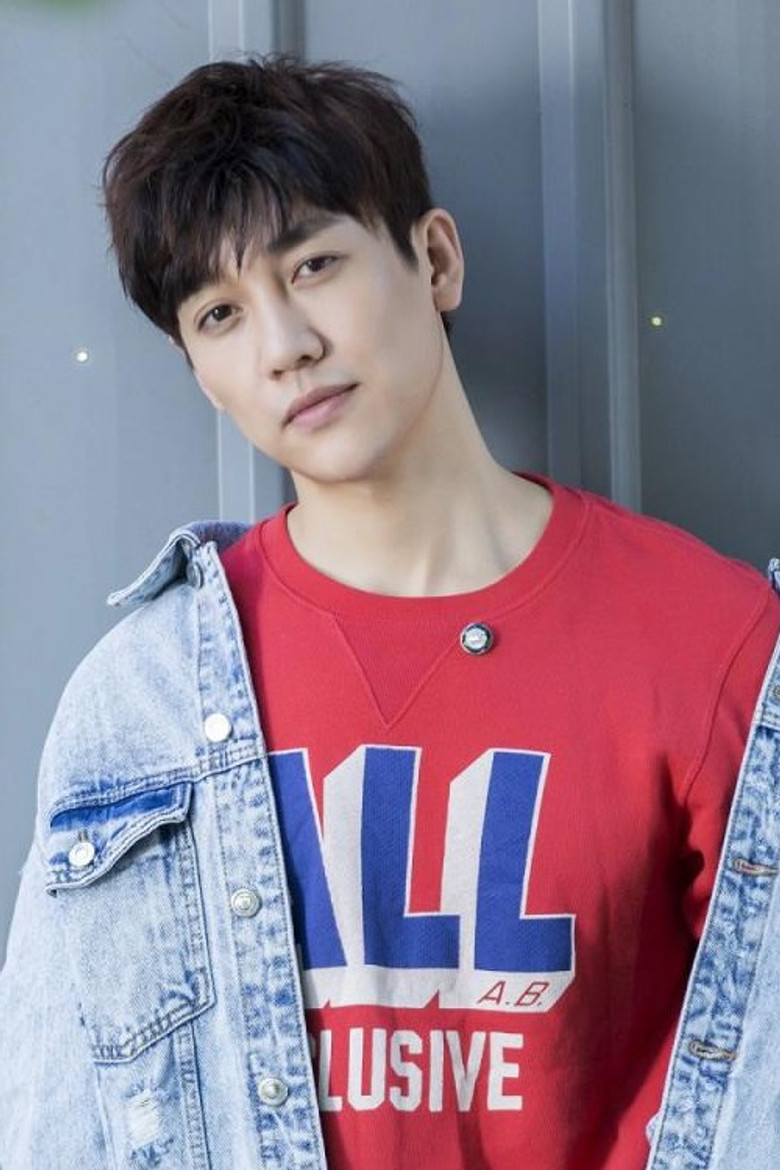 Ван Е portrait image