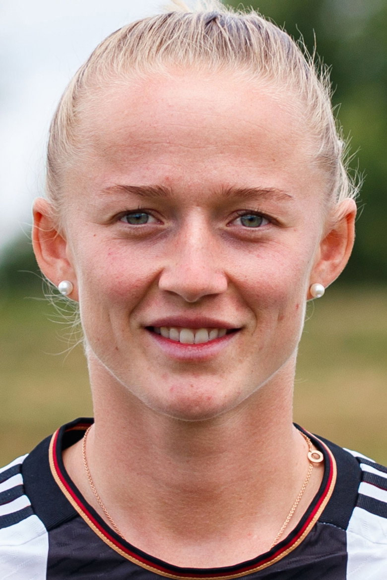 Lea Schüller portrait