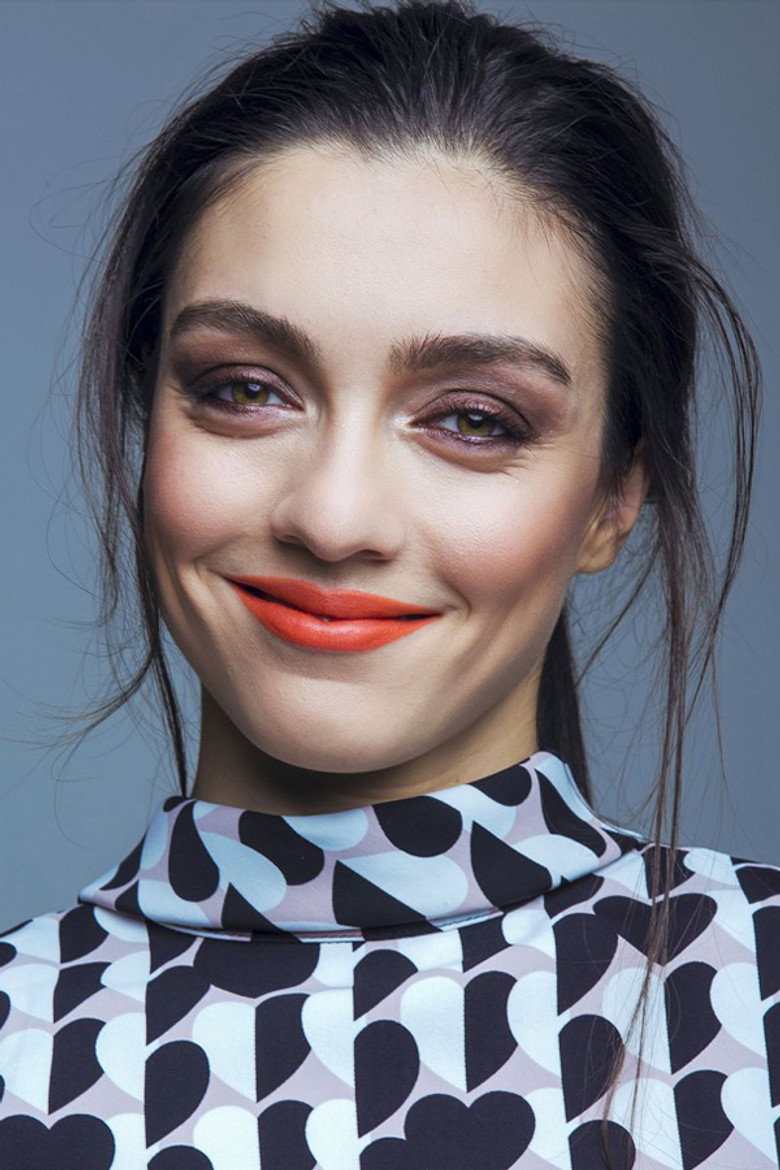 Merve Dizdar photo 12