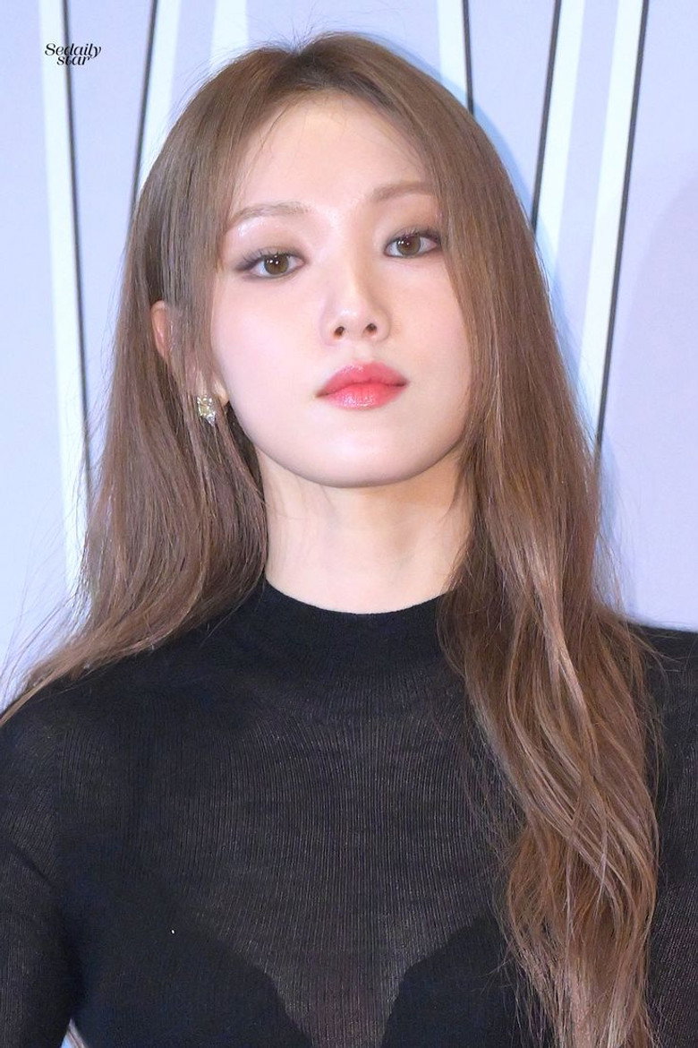 Lee Sung-kyung photo