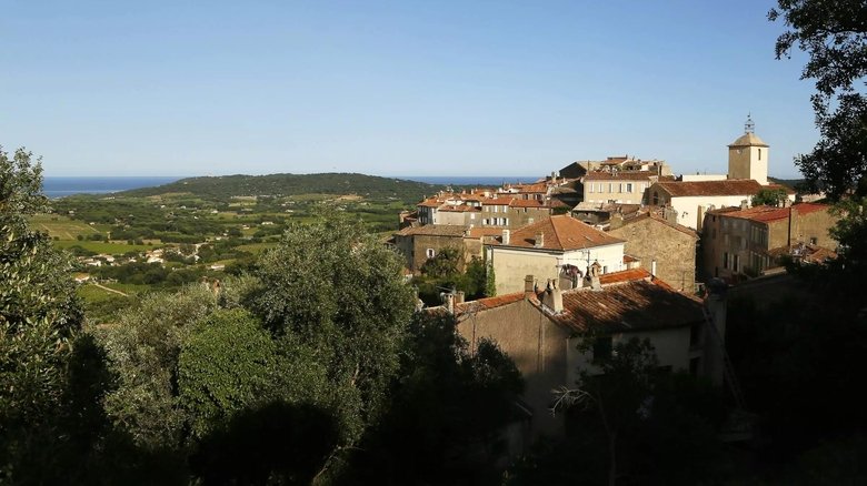 Crime à Ramatuelle main backdrop