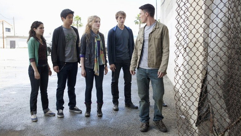 Still from The Nine Lives of Chloe King - ซีซัน 1 ตอน 7