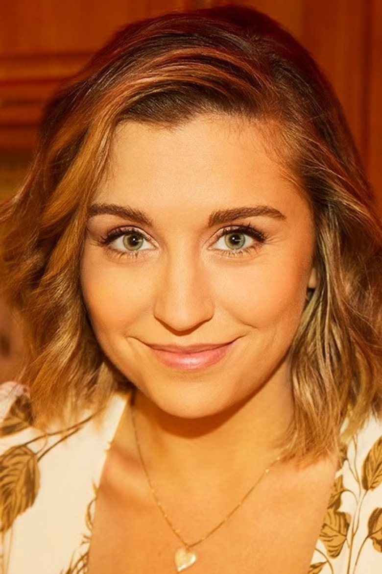 Taylor Misiak photo