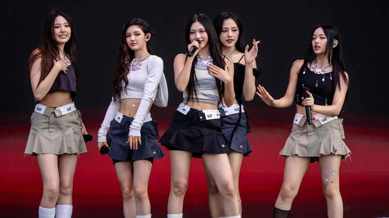 Image d'arrière-plan 1 du film NewJeans: Live at Lollapalooza 2023