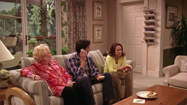 Still from Everybody Loves Raymond - Season 9 Episode 2