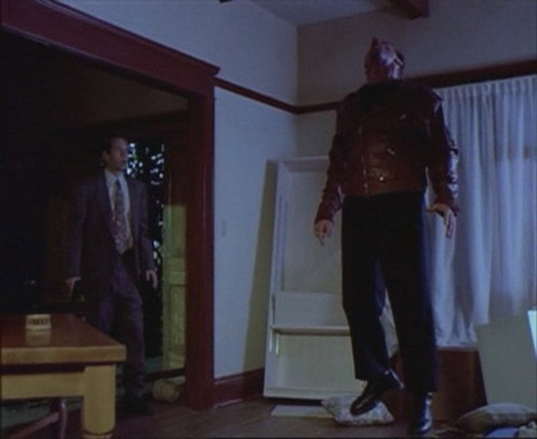 The X-Files S01E06 — Shadows episode still