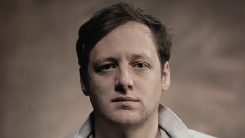 BIPOLAR: HE THINKS HE'S JESUS ​​AND IS COMMITTED TO A PSYCHIATRIC HOSPITAL