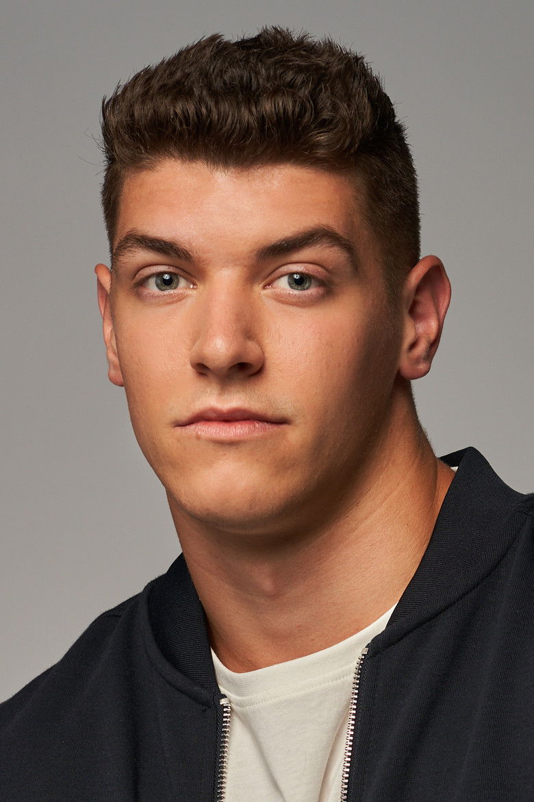 Alex Yelle portrait image