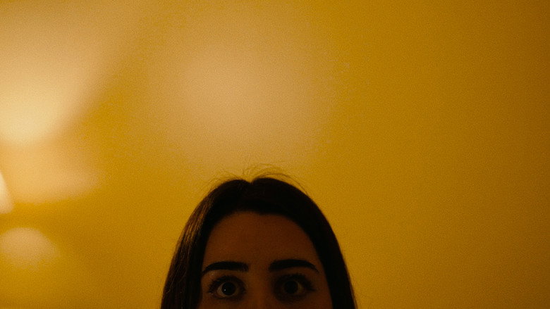 Sola En Casa