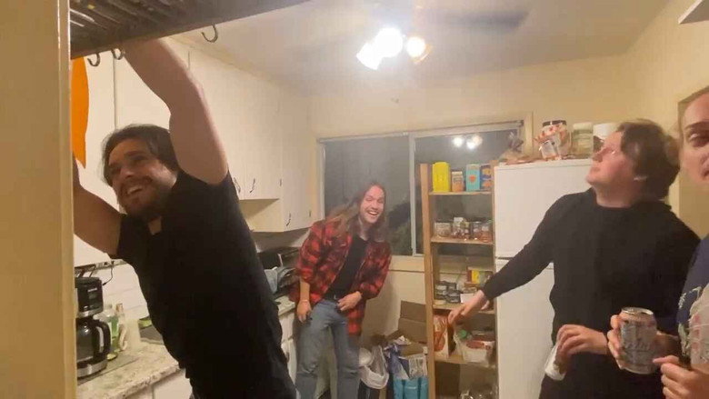 Imatge de He Drinks a Lager Drink