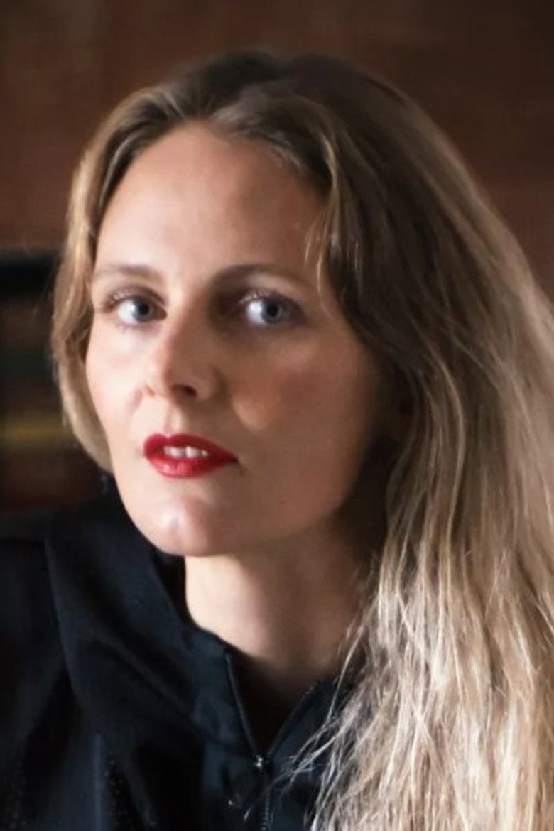 Sara Savery portrait