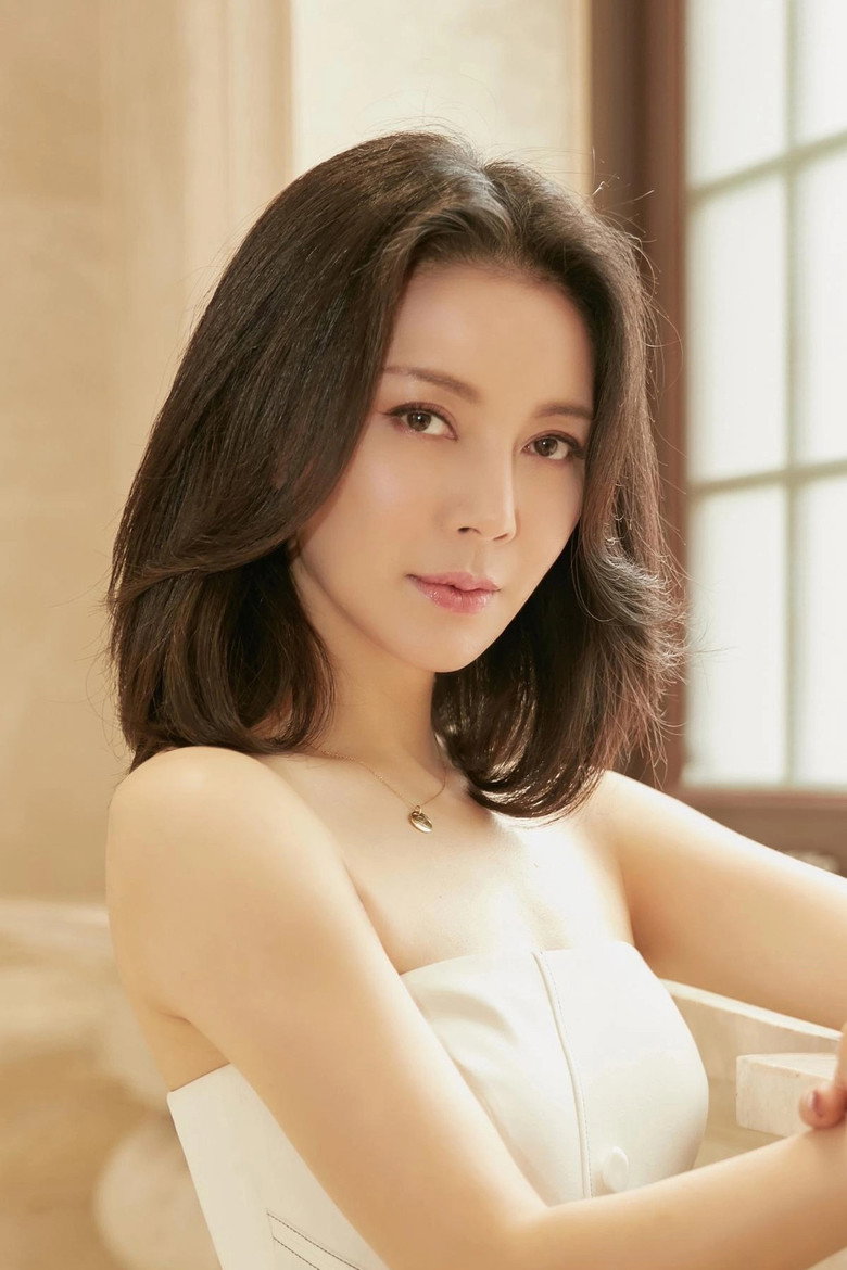 Liu Min portrait