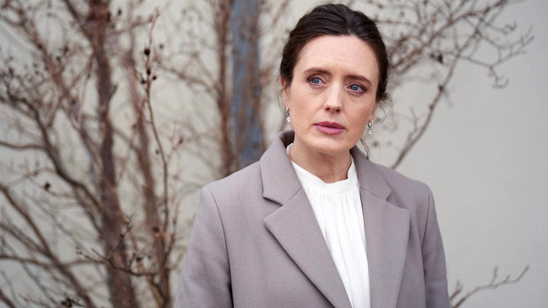 Still from Hidden Assets - ซีซัน 3 ตอน 1