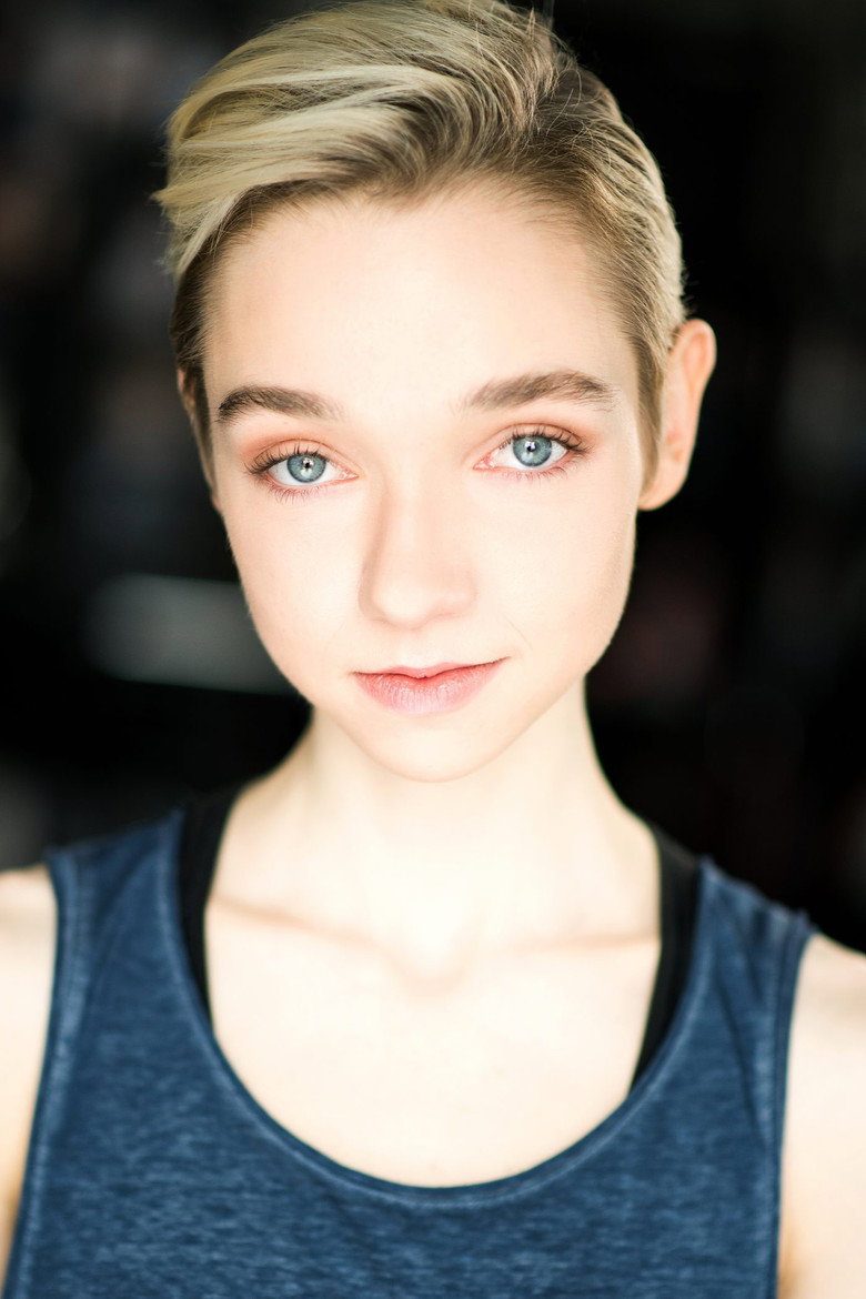 Julia Sarah Stone photo 3