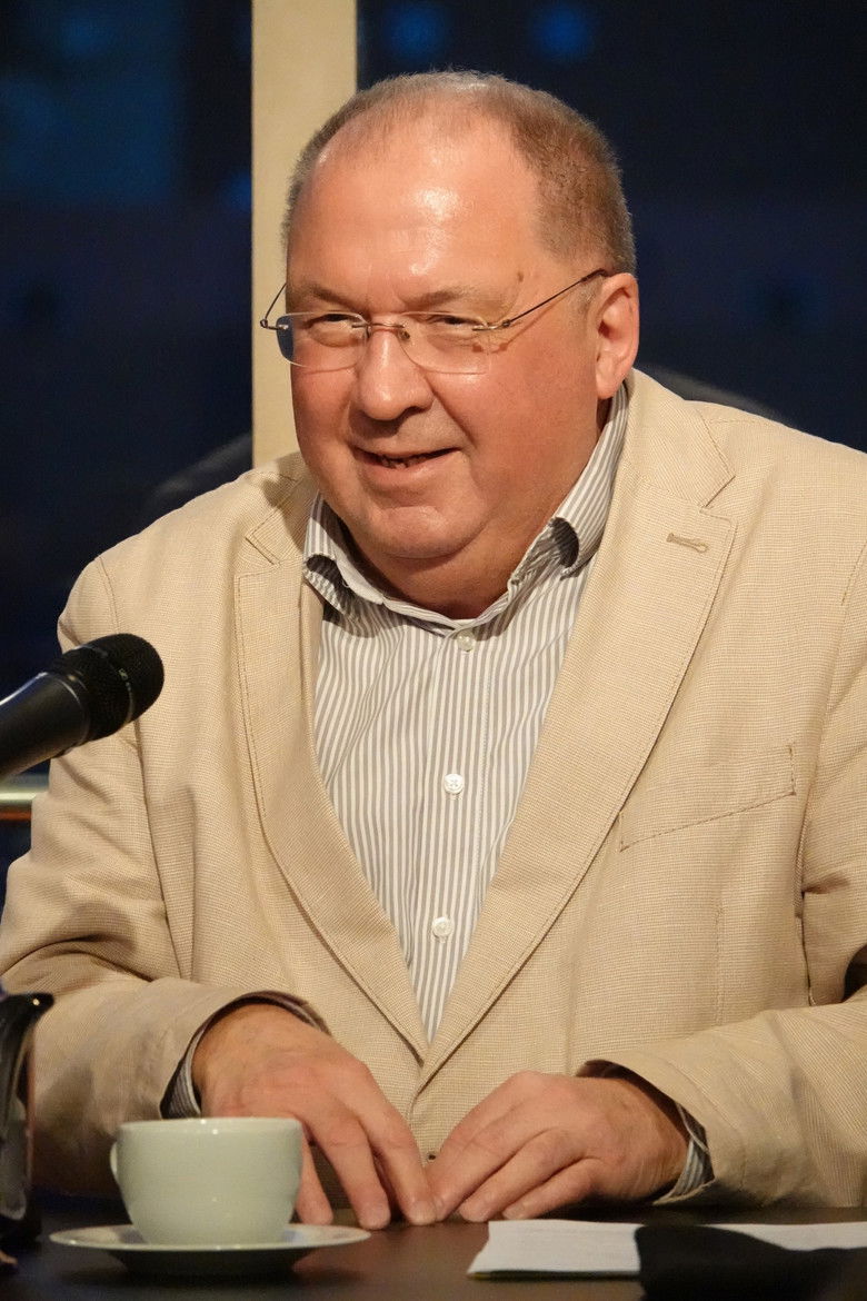 Reiner Stach portrait image