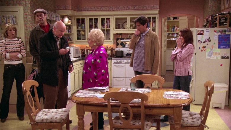 Still from Everybody Loves Raymond - Season 9 Episode 6