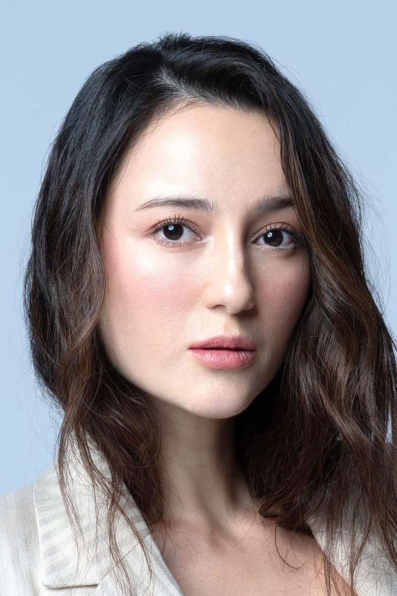 Julie Estelle photo 5