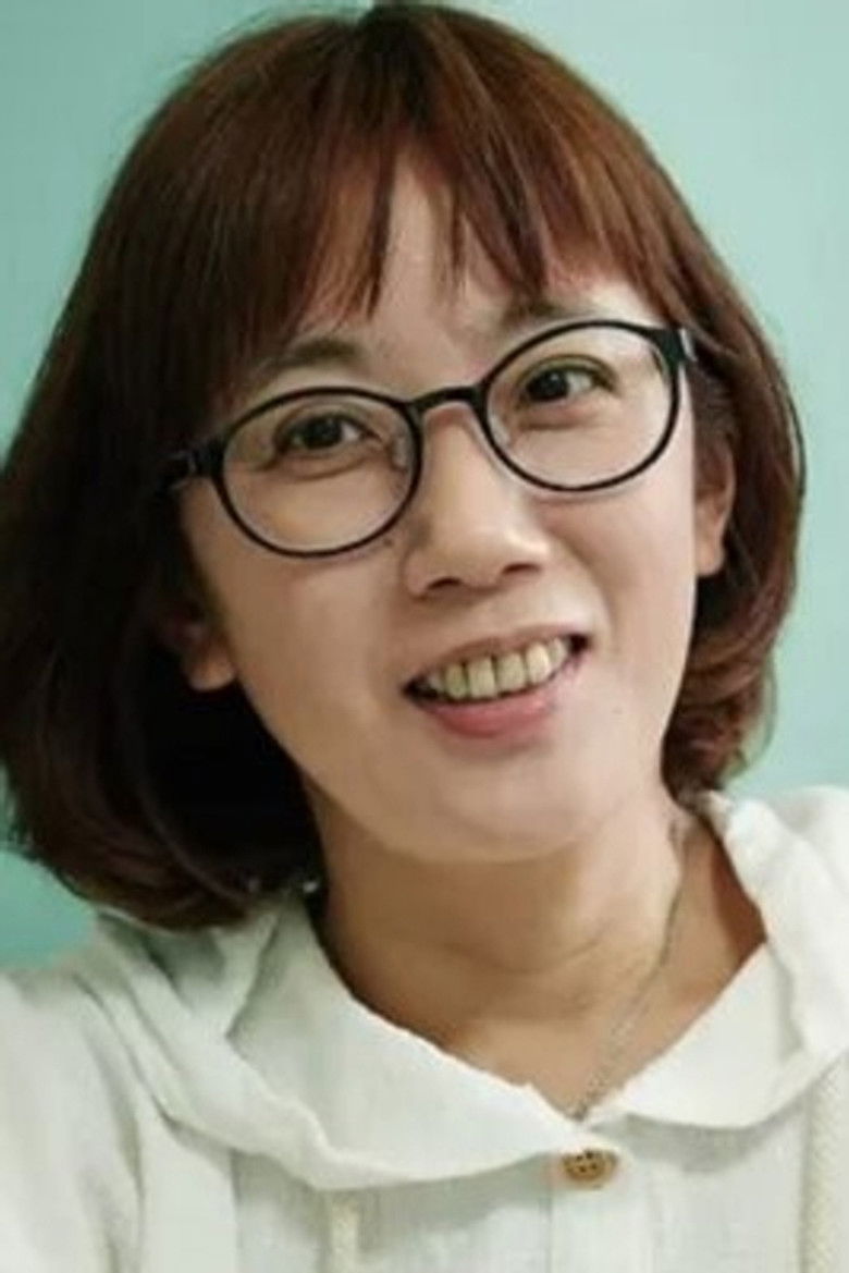 Gia Lee portrait image