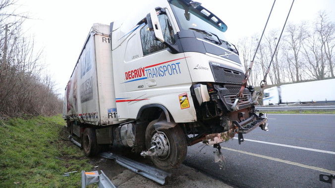 Still image for 100 jours avec les dépanneurs de l'autoroute season 1 episode 1: Episode 1
