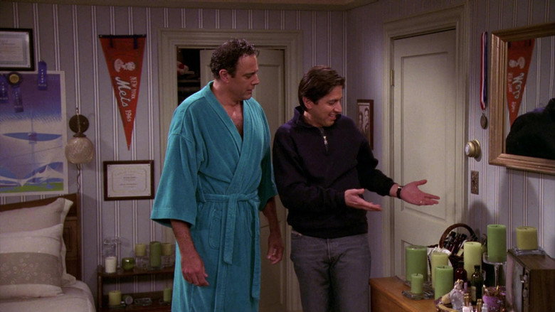 Still from Todo el mundo quiere a Raymond - Temporada 9 Episodio 8