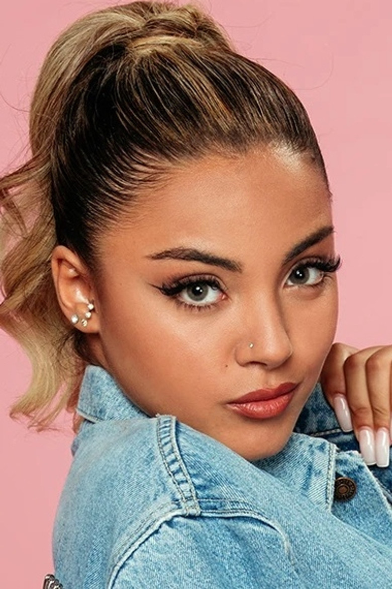 Wejdene portrait image