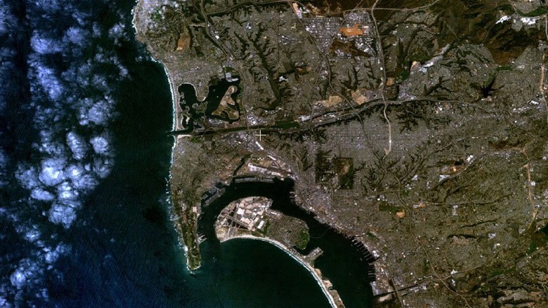 Flat Earth: sahne