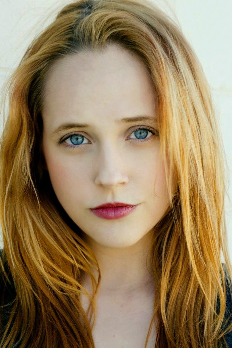 Nicole Elliott photo 3