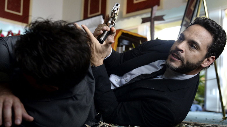 Still from Graceland - Season 3 Episode 12