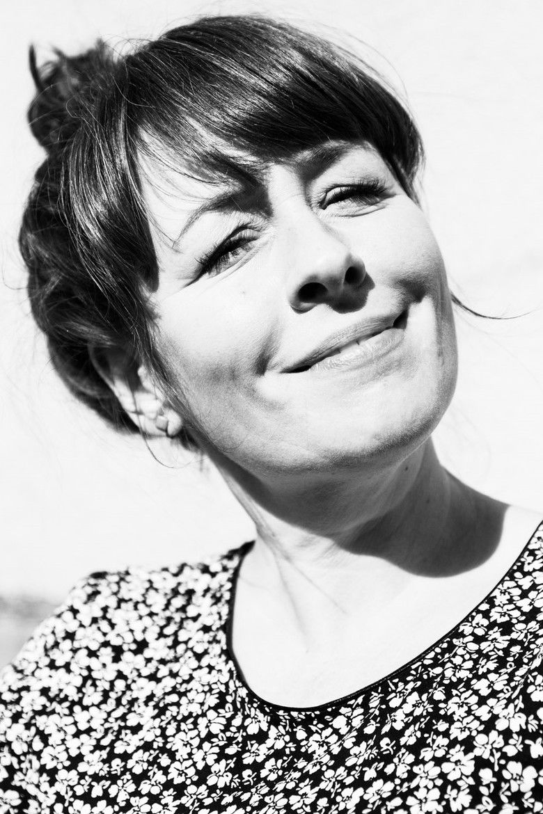 Julia Roeske portrait image