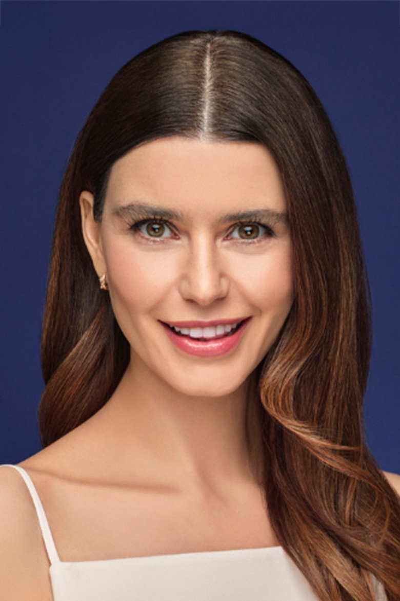 Beren Saat photo 3