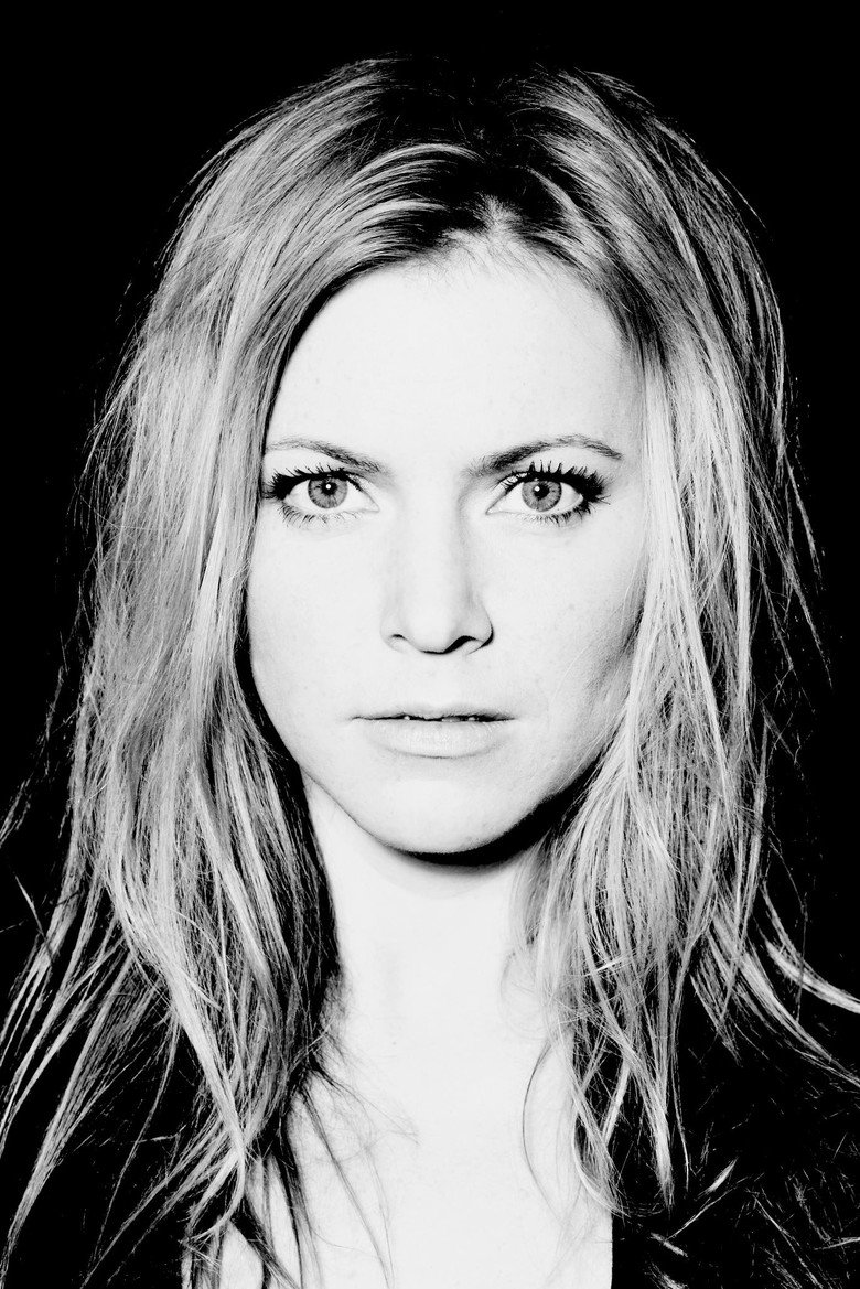 Elin Petersson portrait