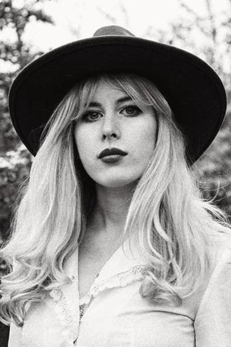 Holly Macve portrait image