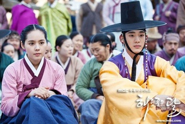 Still from The Moon Embracing the Sun - Season 1 Episode 12