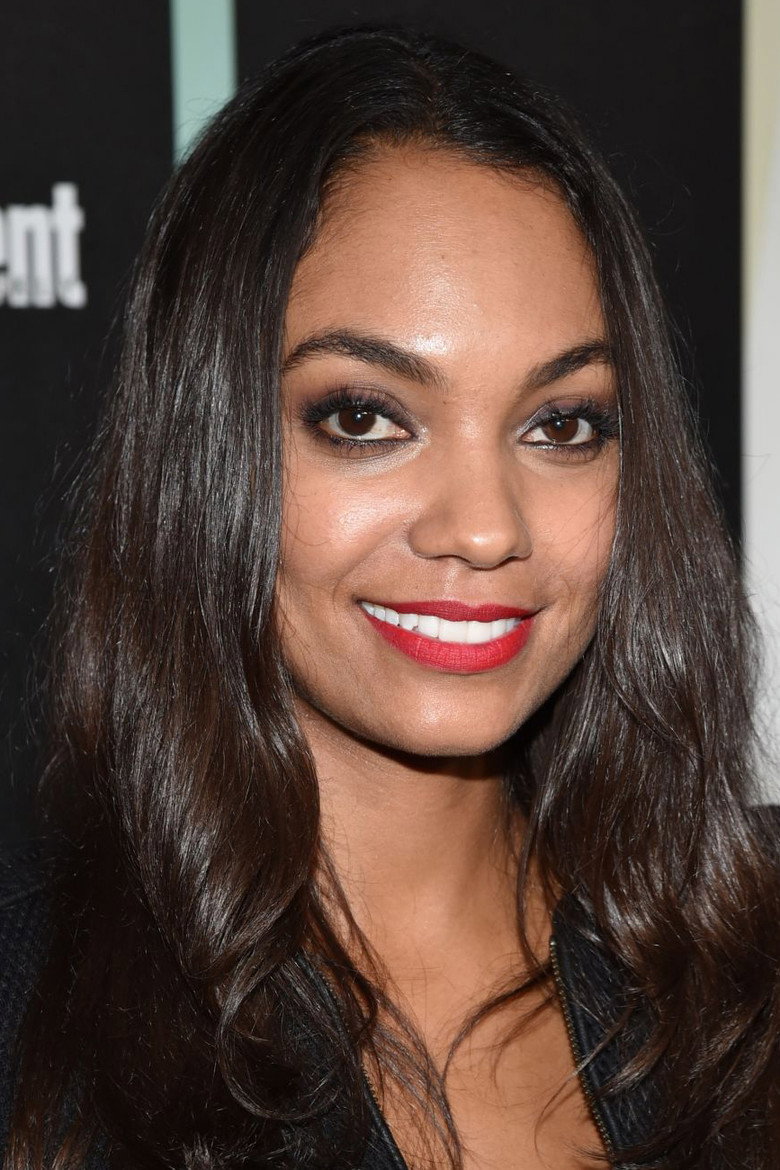 Lyndie Greenwood photo 3
