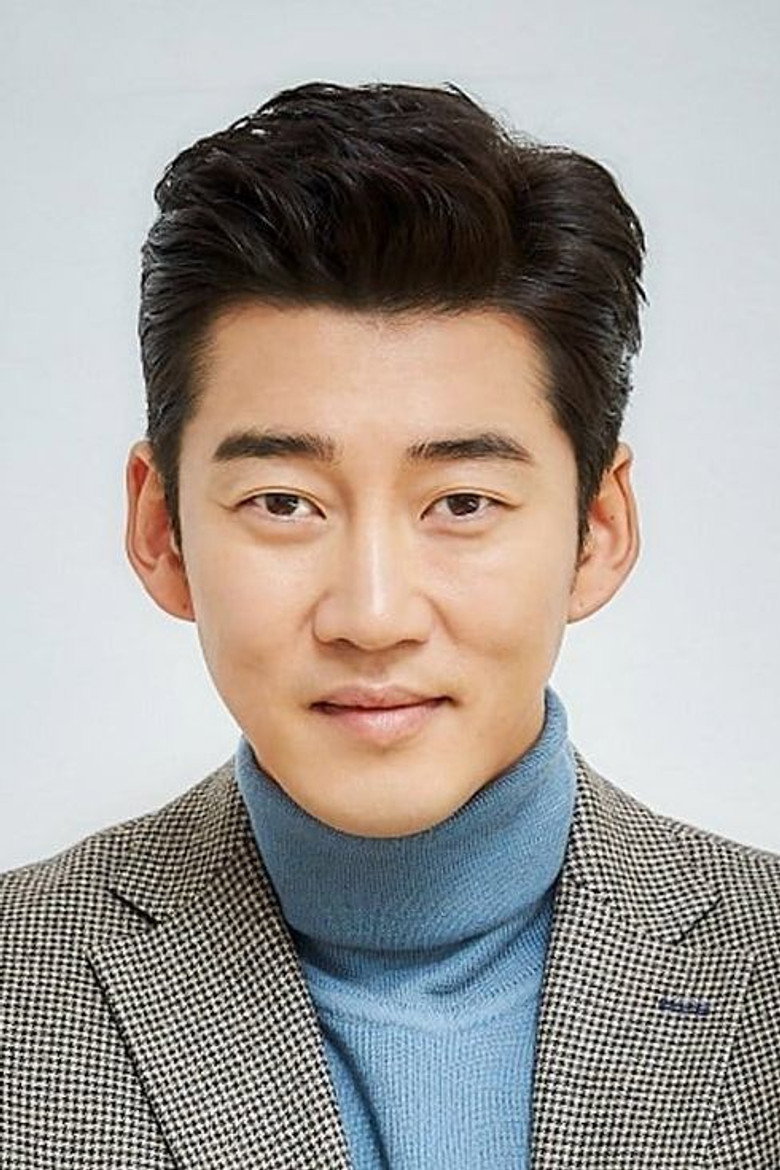 Yoon Kye-sang photo 3