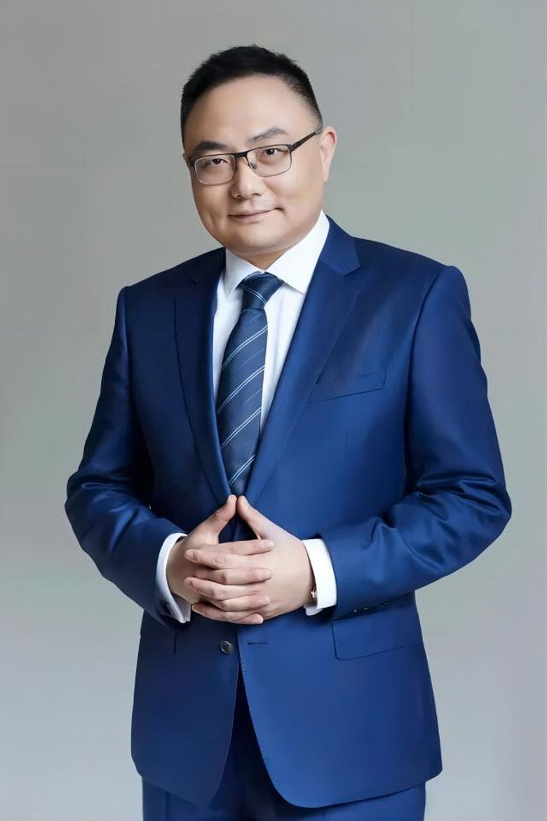Zhenyu Luo portrait image
