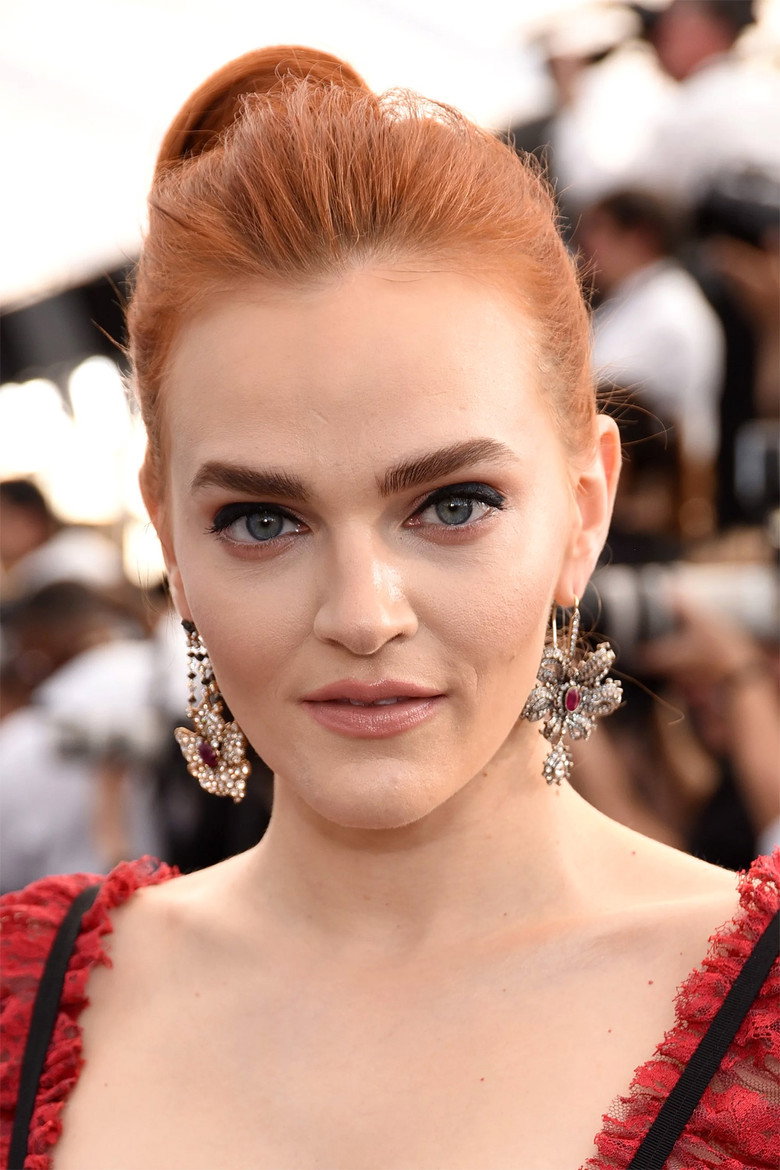 Madeline Brewer photo 5