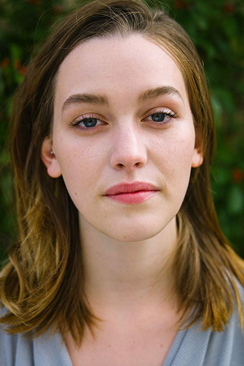 Victoria Pedretti photo 3
