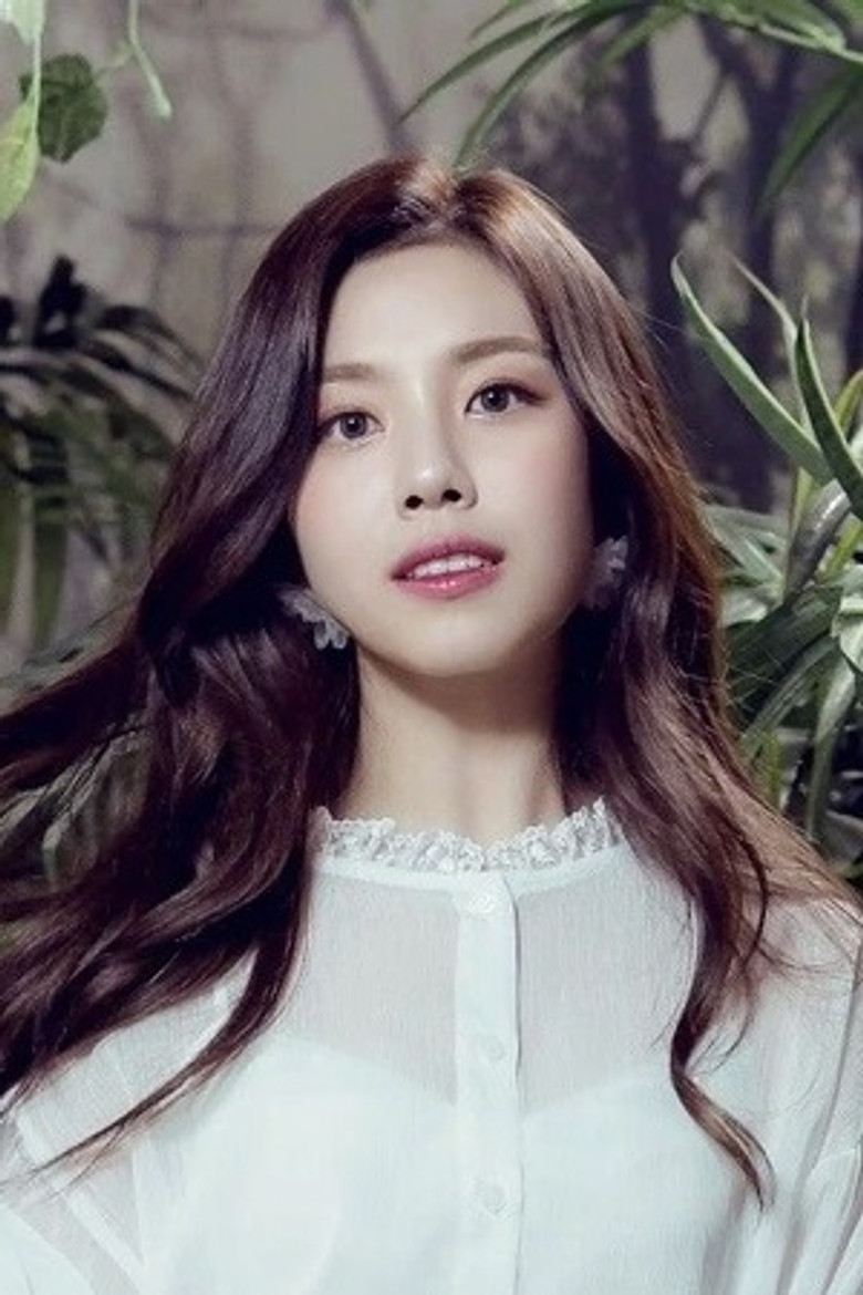 Go Woon portrait image