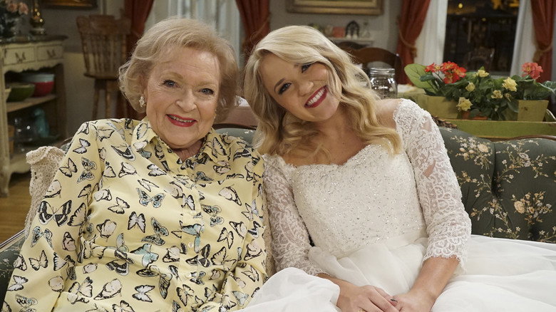 Still from Young & Hungry - Season 5 Episode 2