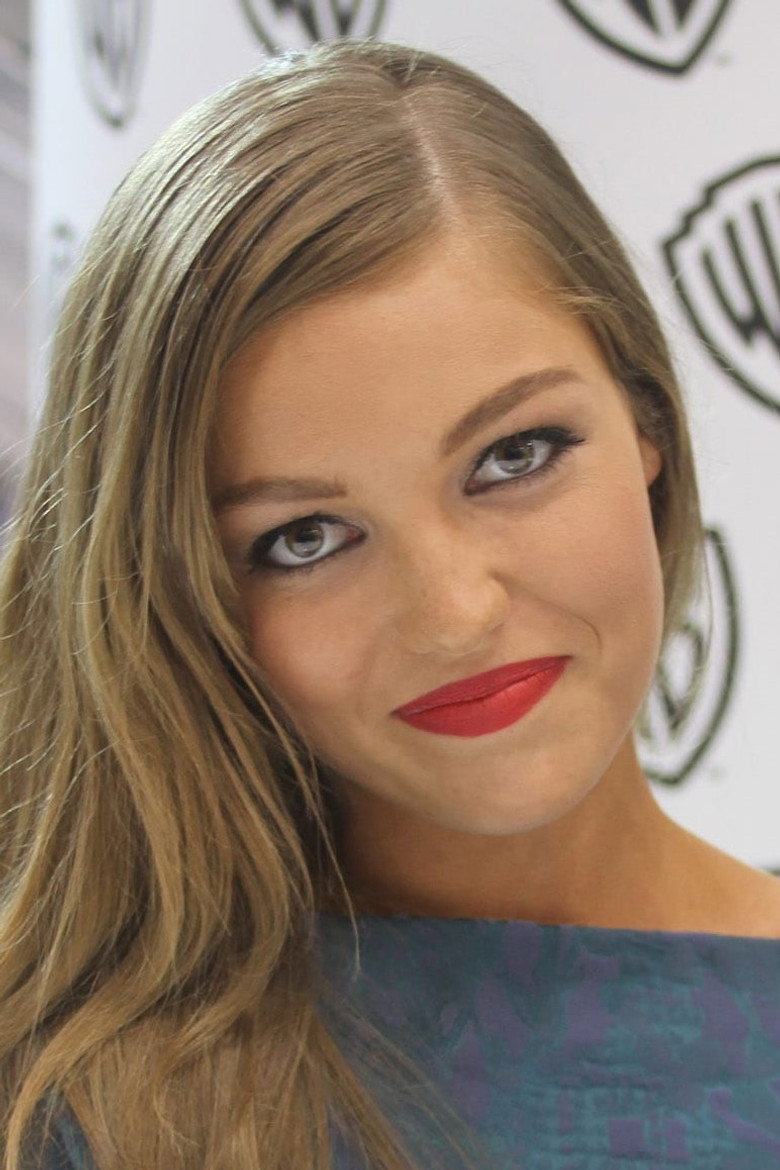 Lili Simmons photo 10