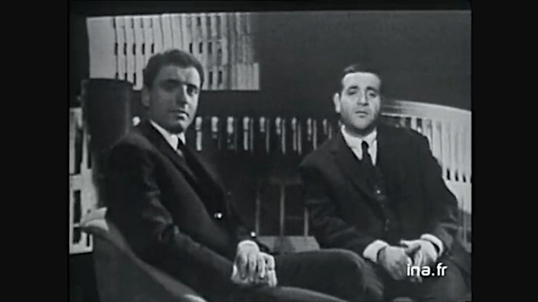 Un égal trois backdrop