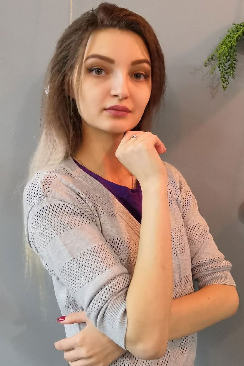 Yana Guzanova portrait image