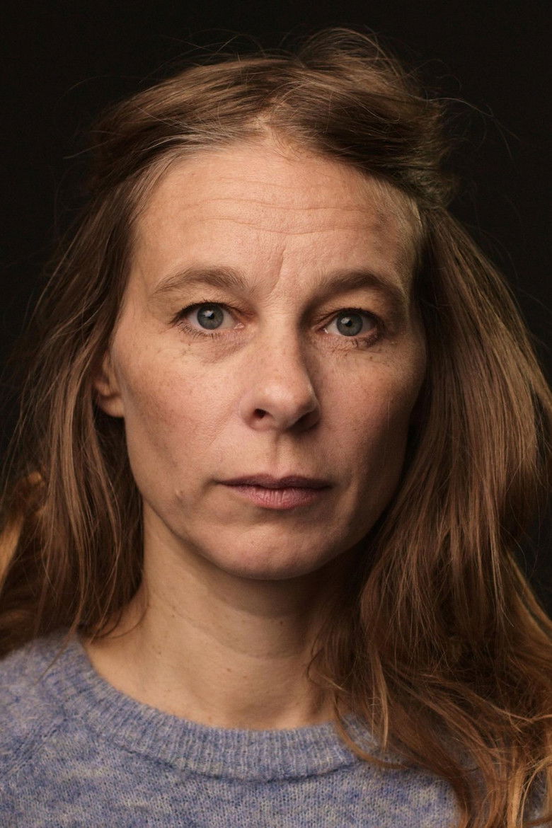 Josefin Iziamo portrait image