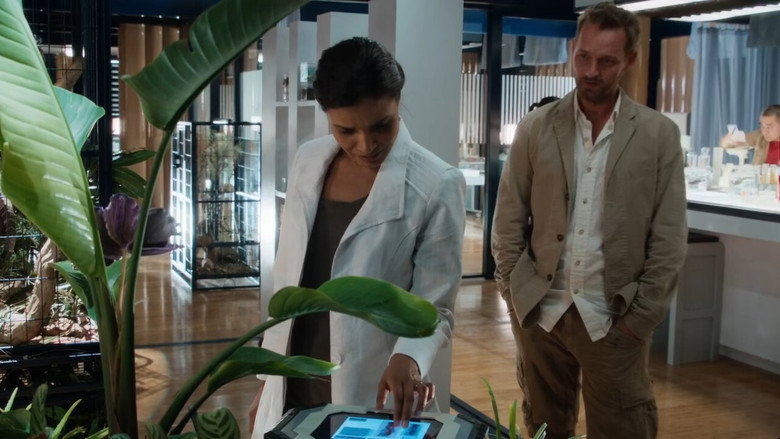 Still from Terra Nova - Season 1 Episode 2