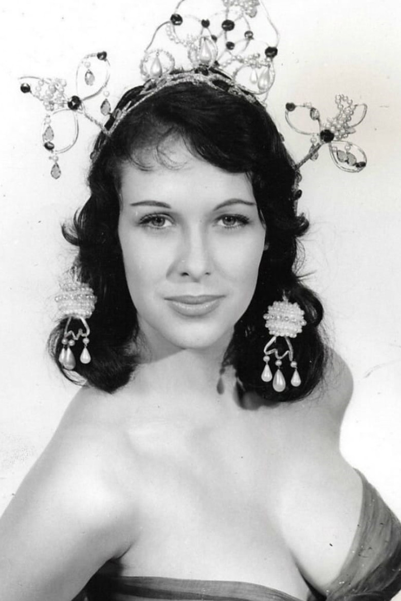 Marie Devereux photo 4