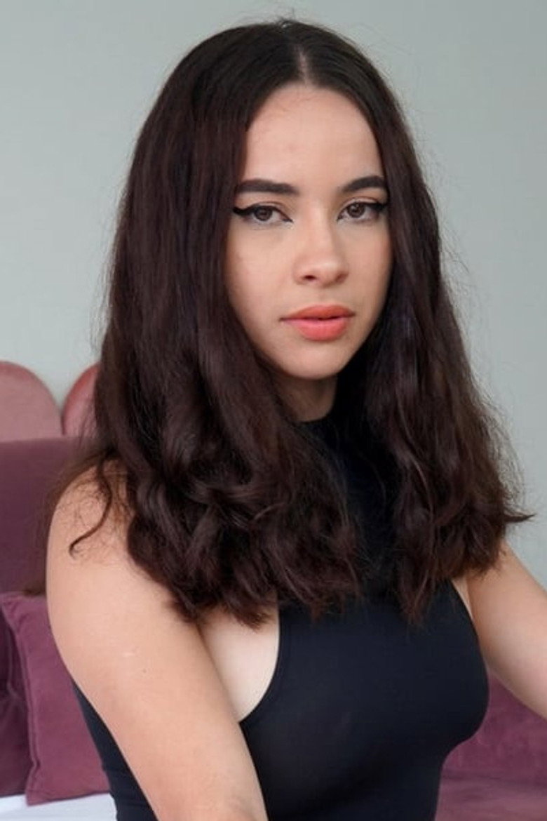 Laurinha Alice portrait