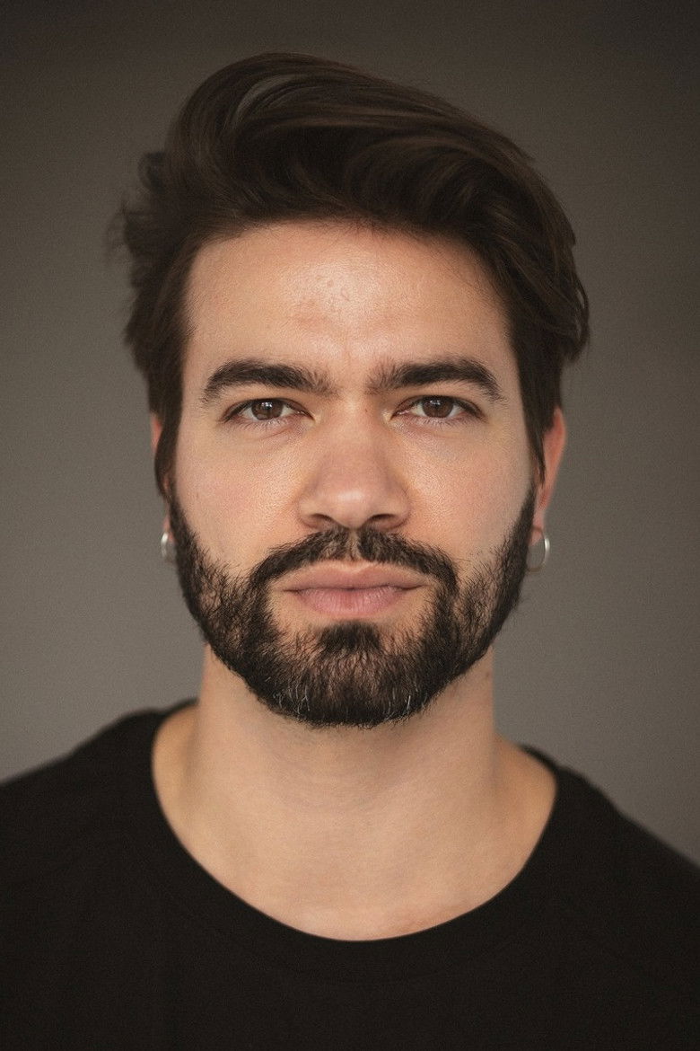 Eliot Tosta portrait image